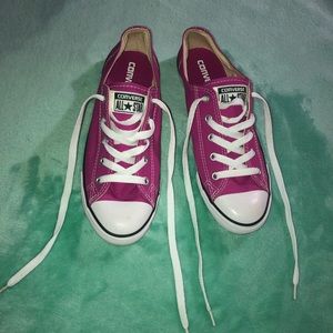 pink converse (: !